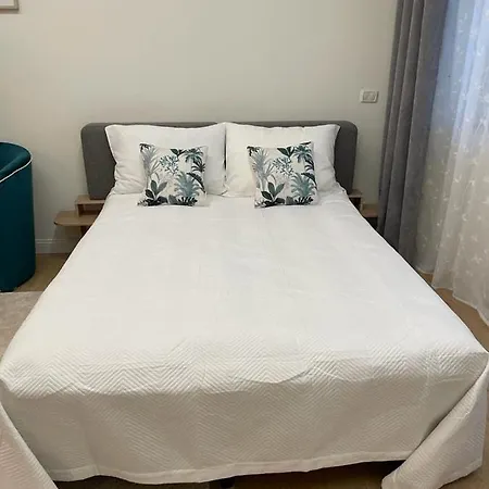 Metro Marche Apartment